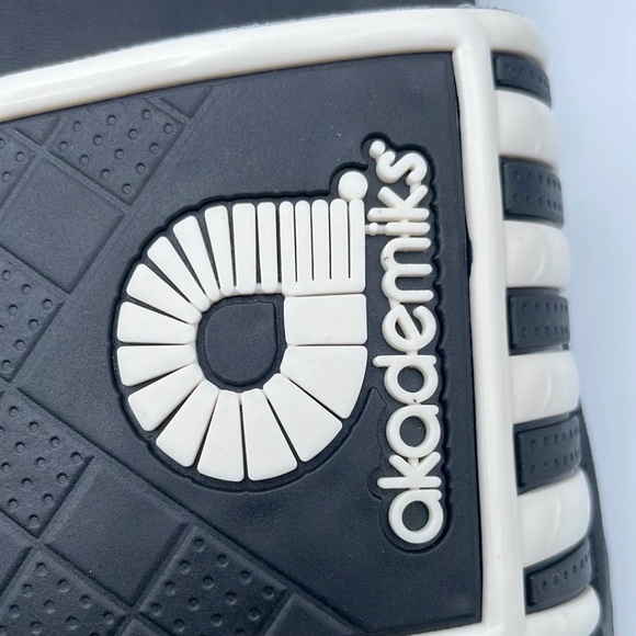 NEW Men's Akademiks Cross Side Striped Logo Black Slide Slippers 13 - Picture 7 of 17